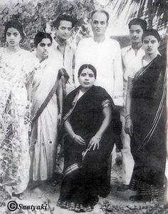 Seshendra with Parents  , Siblings and wife : 1949 - Seshendra Sharma Memorial Obituary