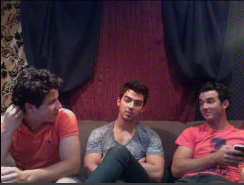 Jonas Brothers Live Chat (36)