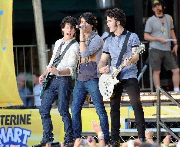 The Jonas Brothers Perform On ABC's Good Morning America (7) - The Jonas Brothers Perform