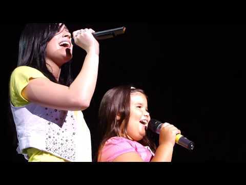 4 - demi lovato and her litle sister