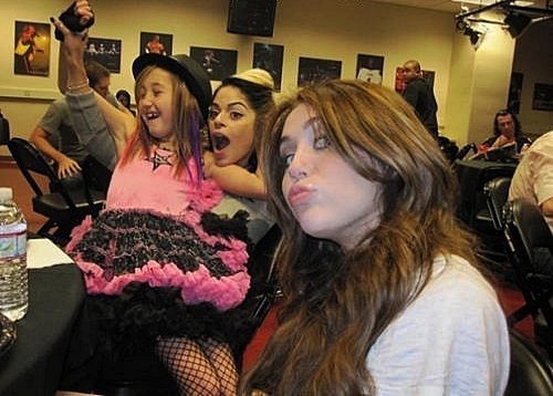 Me,Miley and Denika!! - Wonder World Tour