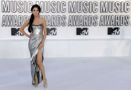 normal_001 - Selena Gomez Award Shows 2O1O September 12 MTV Video Music Awards