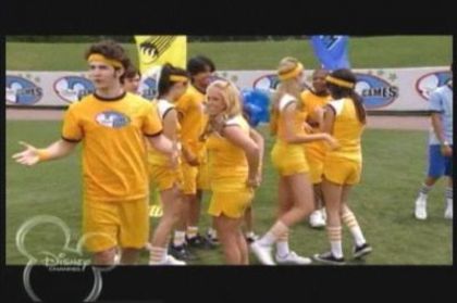 normal_011 - SGomez-Disney Channel Games Week 2 Screencaps