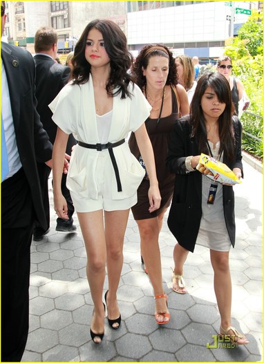 selena-gomez-joey-king-rb-premiere-17