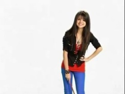 Selena-disney-intro-selena-gomez-20131275-320-240