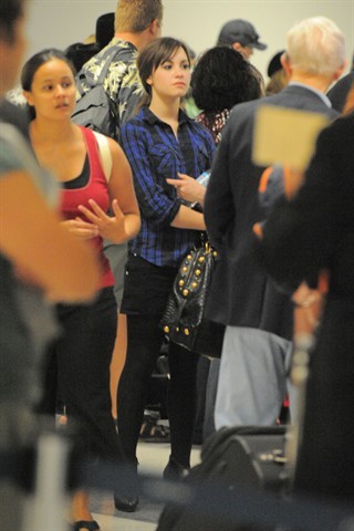 06_7E8 - Demi Lovato Arriving at LAX