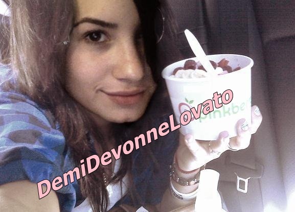 @Okay..You`re Beautiful Guys !!  :X <3 XoXo  Demetria Devonne Lovato H. =]