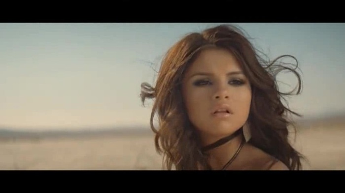 Selena Gomez & The Scene - A Year Without Rain 327