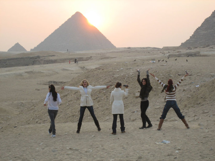 girls-pyramids - pictures rare with pcd