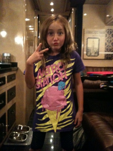 29918347 - my sister Noah Cyrus