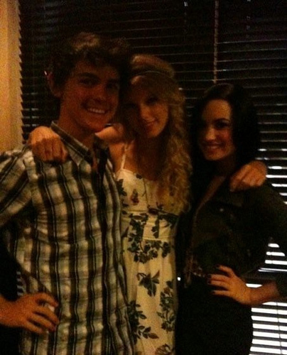 3924107128_3dcf5aaaec - Demi Lovato and Taylor Swift