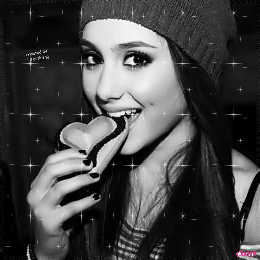 0097842885 - Ariana_Grande_0