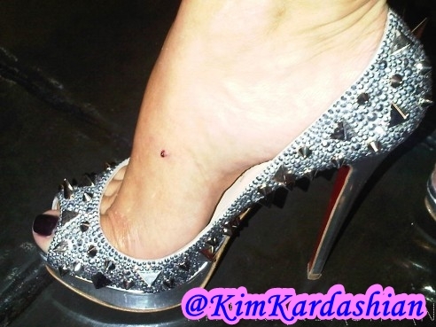 kim-kardashian-christian-louboutin-birthday-bleeding-1-492x369 - Dangerous Shoes