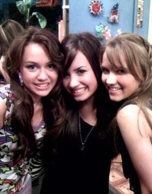 rare-pics-of-miley-miley-cyrus-10238327-313-400 - All pics with Miley