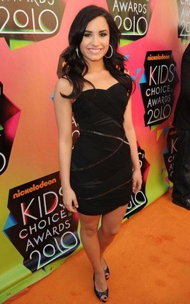 lova4 - Demi Lovato Attends 2010 Kids Choice Awards