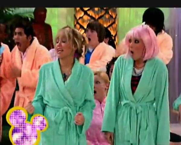 CA5KQ91B 0077 - x Hannah Montana Season Finale Sneak Peek Ad