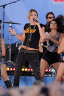 17025033_BZVZZJJYI - Miley Cyrus Performs On ABC s Good Morning America-June 18 2010