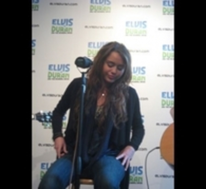 28081588_BBVBWZCVY - x Miley at The Elvis Duran Show