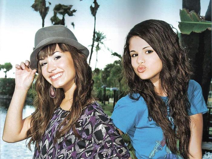 Demi-Lovato-demi-lovato-3305045-1024-768