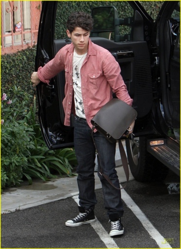 normal_nick-jonas-west-hollywood-05