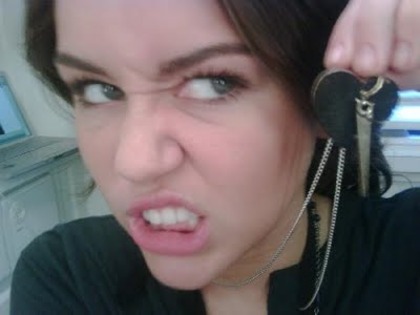 miley cyrus twitter snarl - Miley Cyrus Twitter