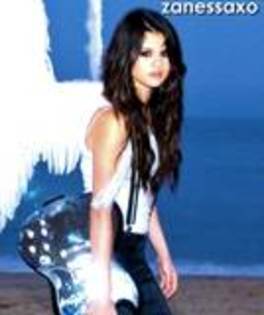 th_selena-gomez-wings-02