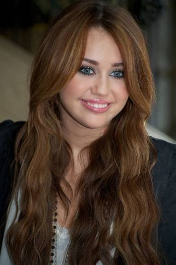 Miley-Cyrus_COM-TheLastSongPressConference-2010mar13-014 - The Last Song Press Conference - March 13th 2010