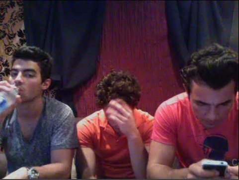 Jonas Brothers Live Chat (2) - Jonas Brothers Live Chat