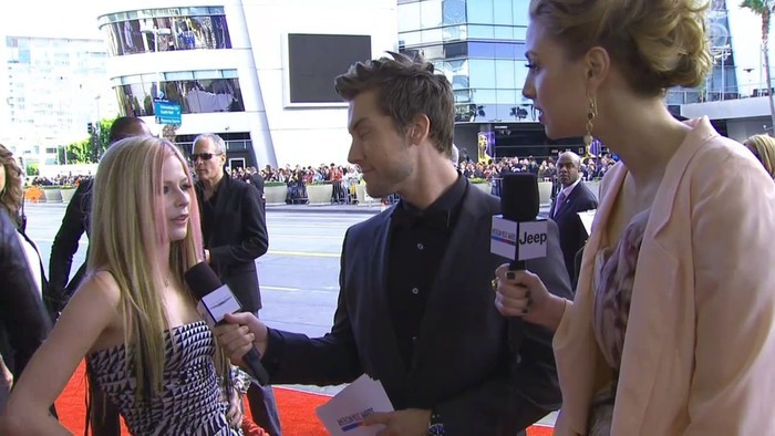 bscap0031 - 2010 - American Music Awards - Red Carpet Interview 01 - Captures by me