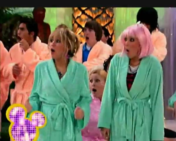 CA5KQ91B 0065 - x Hannah Montana Season Finale Sneak Peek Ad