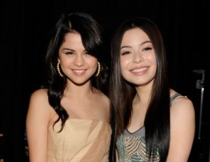 normal_025 - Selena Gomez Award Shows 2OO9 October 15 Latin America MTV Awards