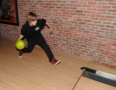 Bowling with Justin Bieber (2)