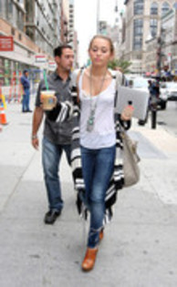 17025487_JEEDKPGIF - Miley Cyrus in Manhattan