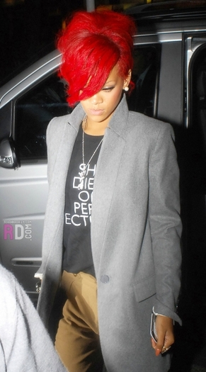 normal_010 (2) - x - Rihanna - x