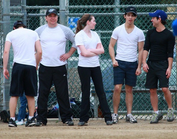 Jonas+Brothers+Playing+Softball+Game+zjCDPxDQv50l