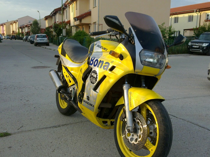 20062010017 - GSX750F