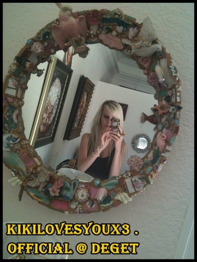 I really want this vintage mirror! And a 1940\'s crank record player with old melodrama music - x My phone with Hello K