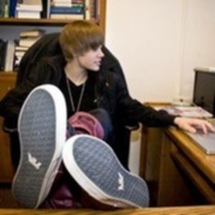 Justin Bieber la com ..))))