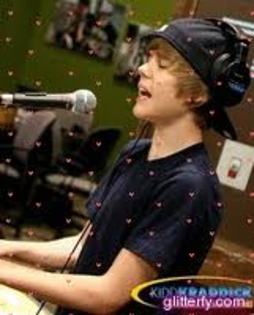 he sing - x Justin