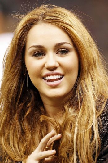 Miley Smiley =] I always SMILE :] - 0 - Nicknamess _Luvies - 0