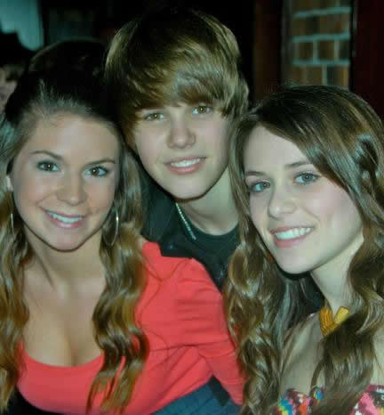 justin_bieber_and_his_girlfriend_2010