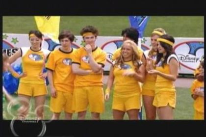 normal_015 - SGomez-Disney Channel Games Week 2 Screencaps