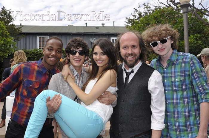 With some of my cast mates! I\'m excited! - x - iParty With Victorious Premiere-Behind The Scenes - x