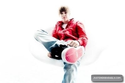 JUSTIN-BIEBER-justin-bieber-11255865-399-266[1]