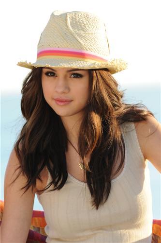 Selena-Dream-Out-Loud-Spring-2011-photo-shoot-3 - Selzz