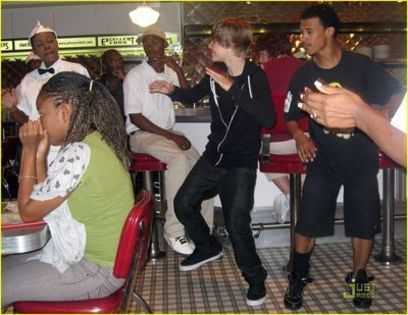 justin bieber dancing - Justin Bieber Dancing In Bahamas
