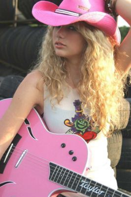 taylor alison swift..... (3) - taylor swift with her pink guitar