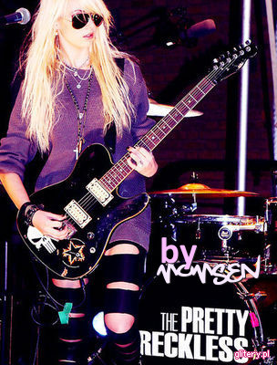 `Love!`[Claudia] - x Taylor Momsen