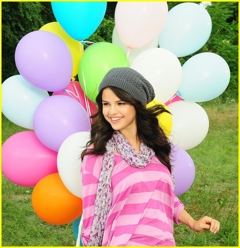 Selena-Gomez-Dream-Out-Loud-Commercial-selena-gomez-13769243-484-500