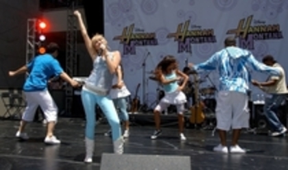 18145824_UOWHWKPKA - Hannah Montana Free Concert Celebrating The DVD And Double Album Release - June 26th 2007